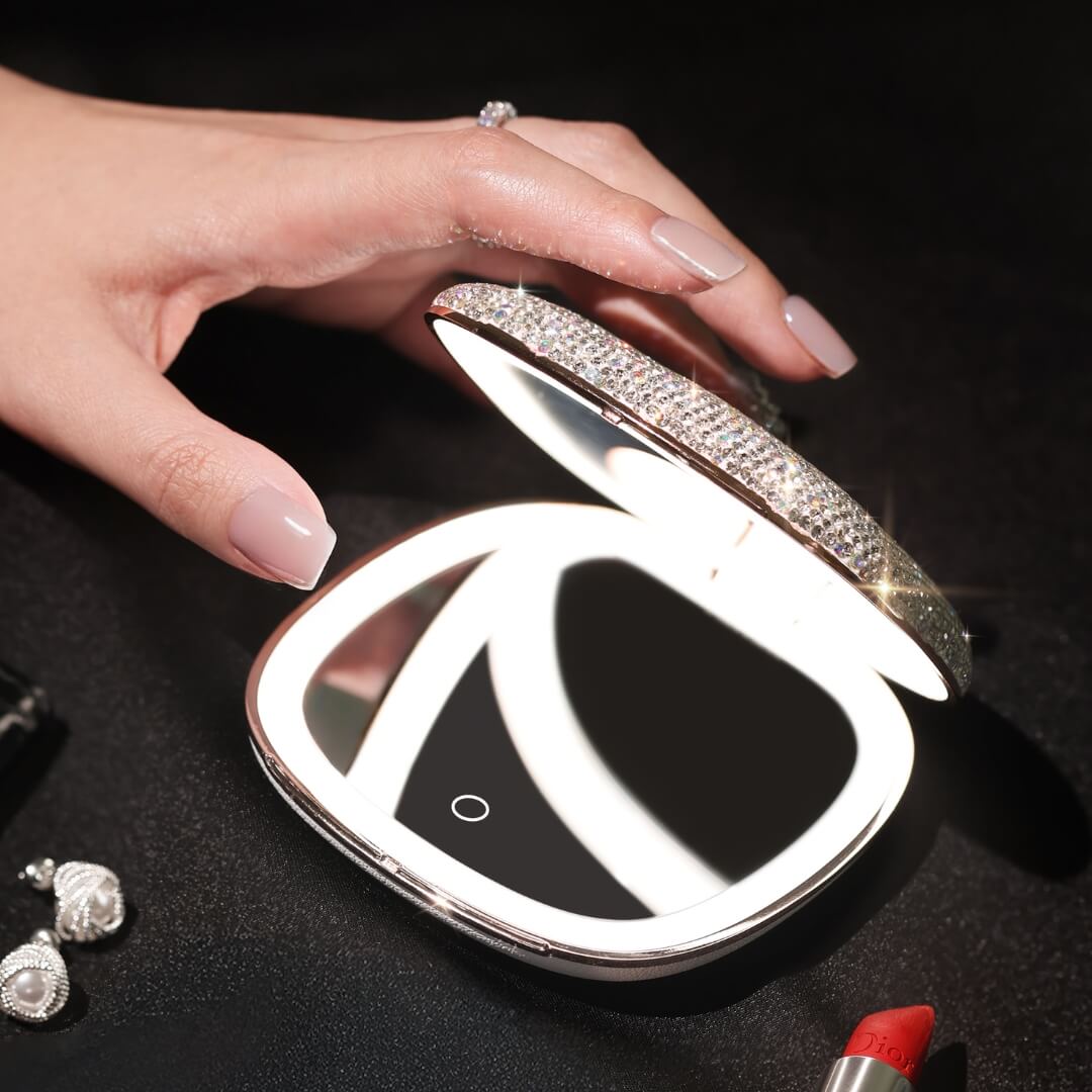 Mila 2 Luxe LED Compact Mirror