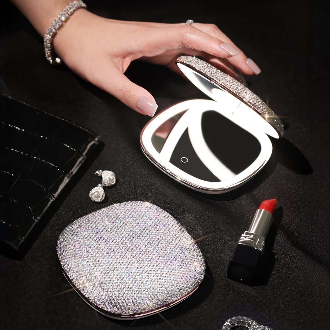 Mila 2 Luxe LED Compact Mirror